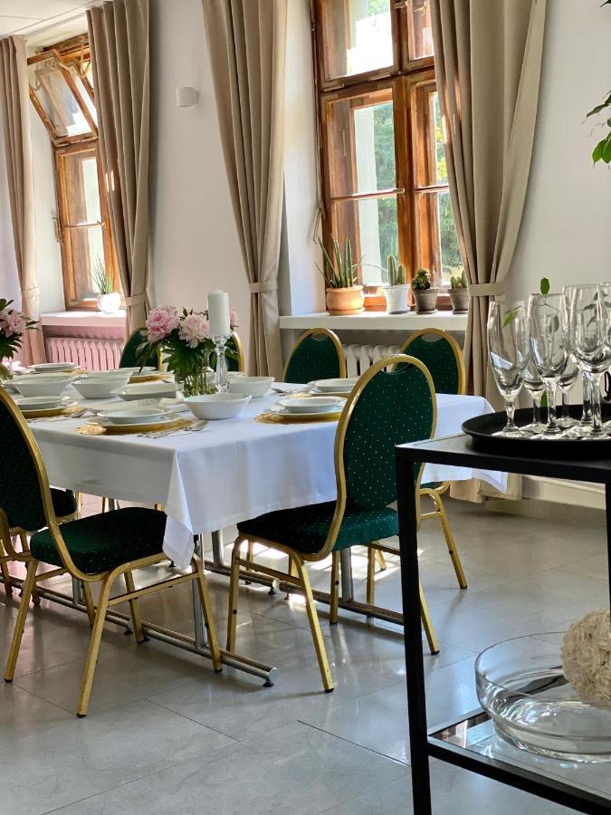 Hotel Azyl Гожов Велкополски Екстериор снимка